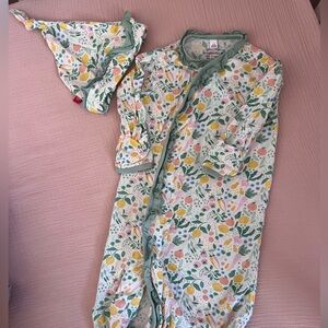 Magnetic Me Gown and Hat